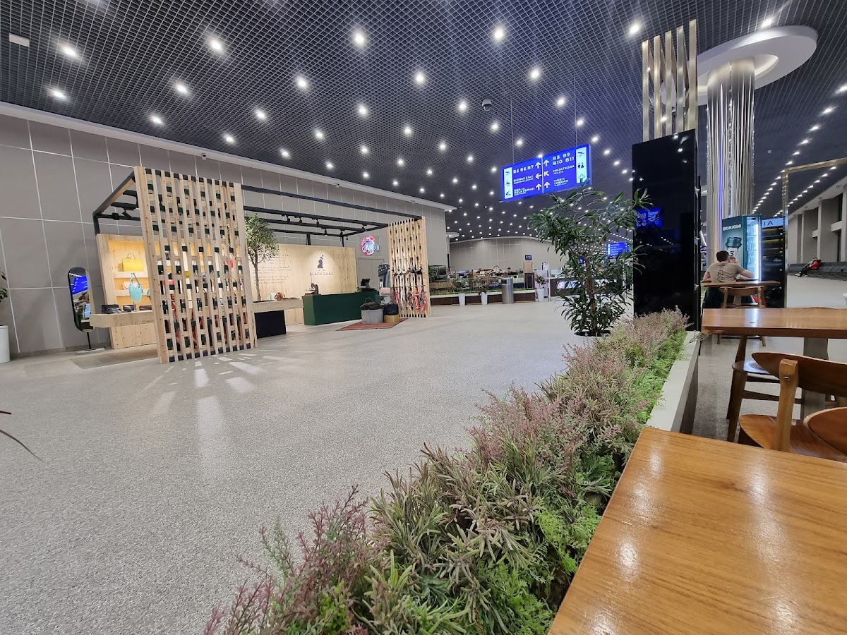 Jum Airport - Photo 3