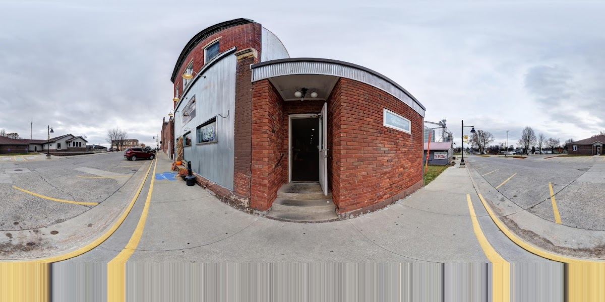 Center Street Bar & Grill - Photo 9
