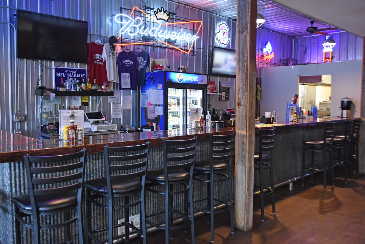 Center Street Bar & Grill - Photo 2