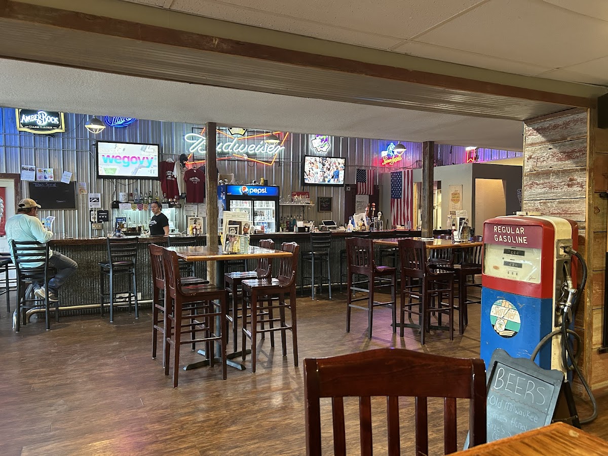 Center Street Bar & Grill - Photo 3