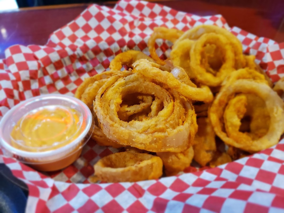 Center Street Bar & Grill - Photo 4