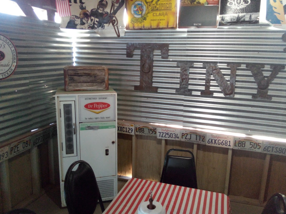 Tiny's Family Restaurant - Photo 7
