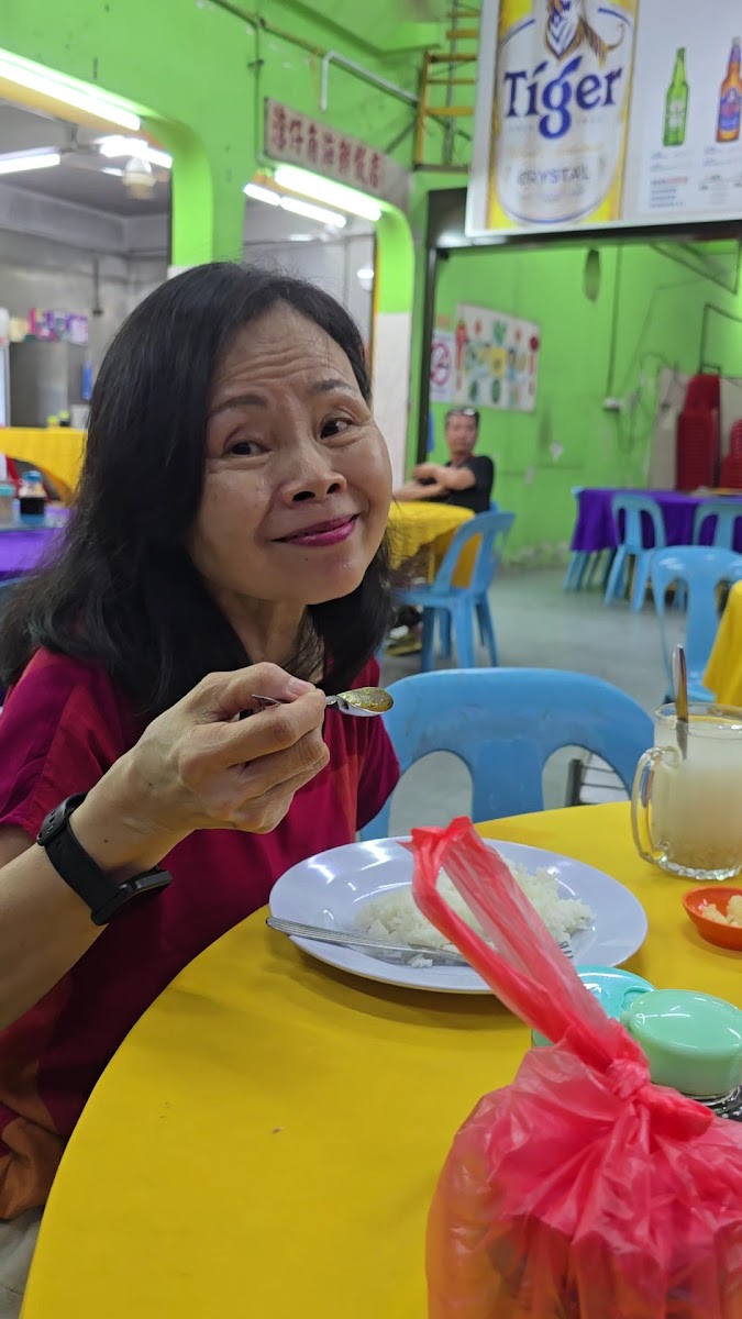 Kedai Makanan Laut Wan Chai Kok 湾仔角海鲜饭店