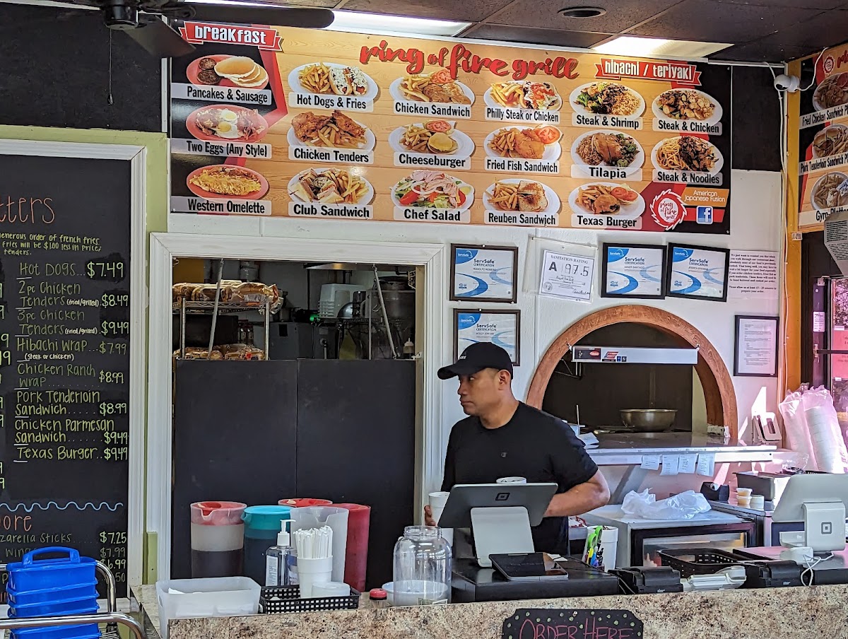 Ring Of Fire Grill - Photo 4