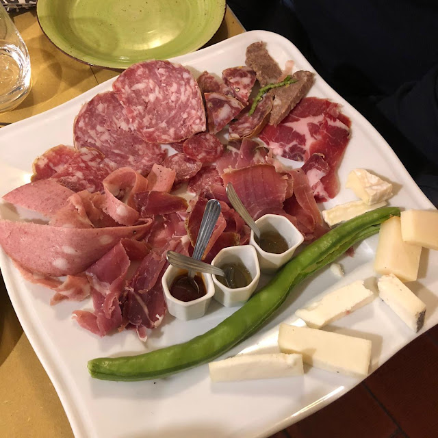 Gran Piatto Di Salumi E Formaggi