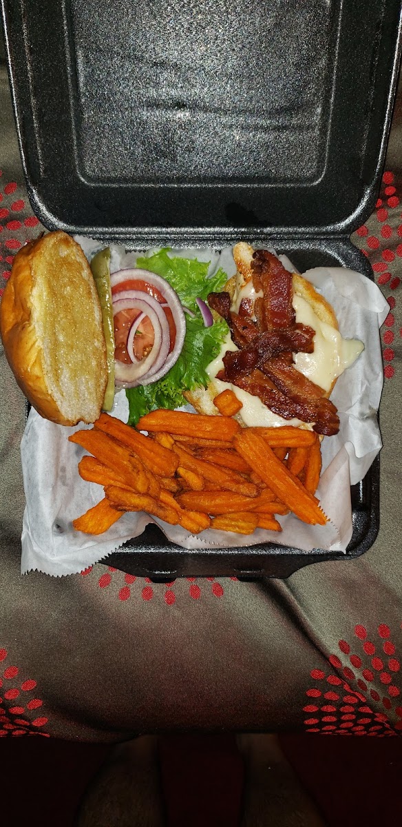 Zach Greenlee's Fireside Restaurant & Lounge - Photo 7