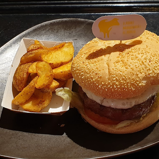 Classic Hamburger with Egg