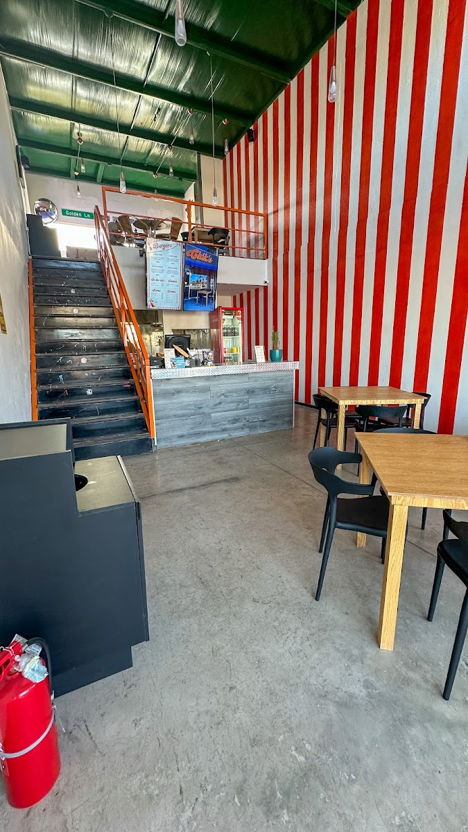 Chik's Restaurante - Photo 3
