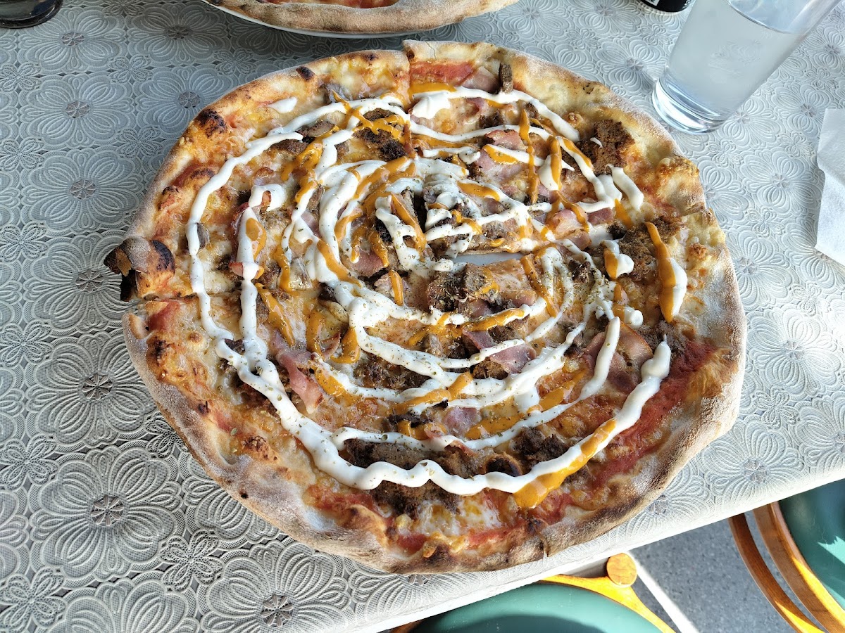 Hassan Pizzeria - Photo 1