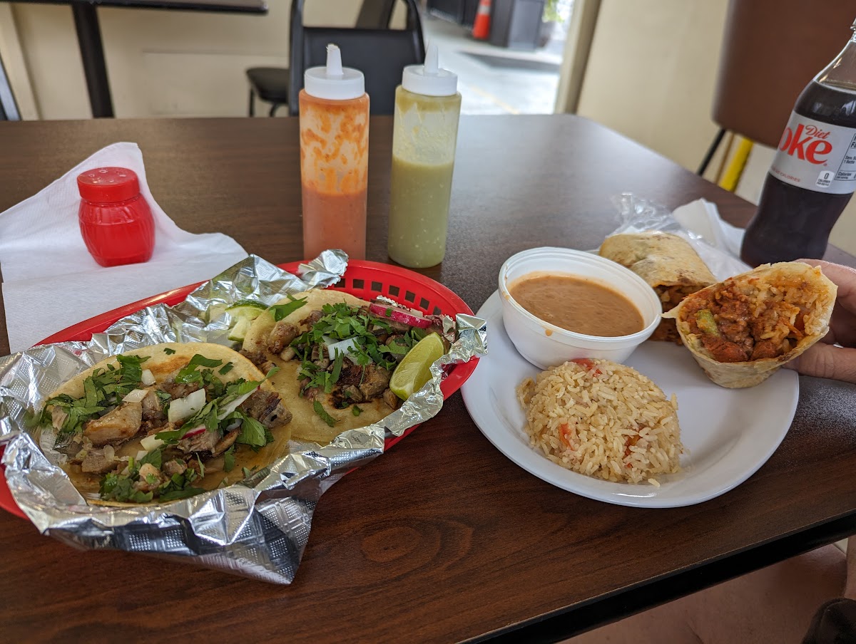 Taqueria La Fondita - Photo 3