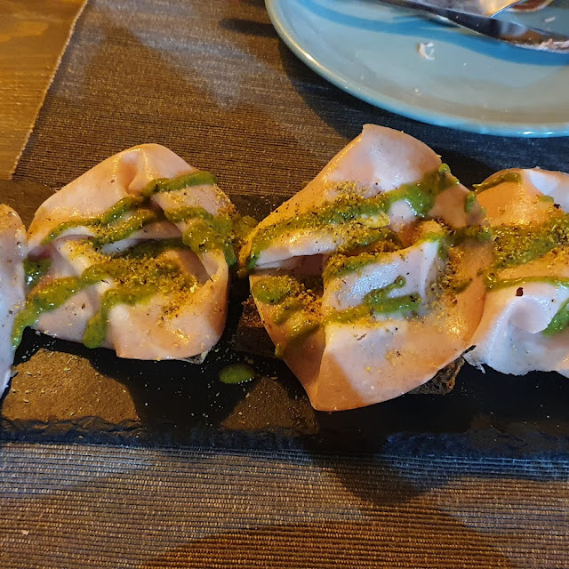 Crostini Con Mortadella E Pesto Di Pistacchio