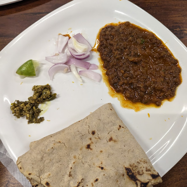 Akkha Masoor And Bhakri