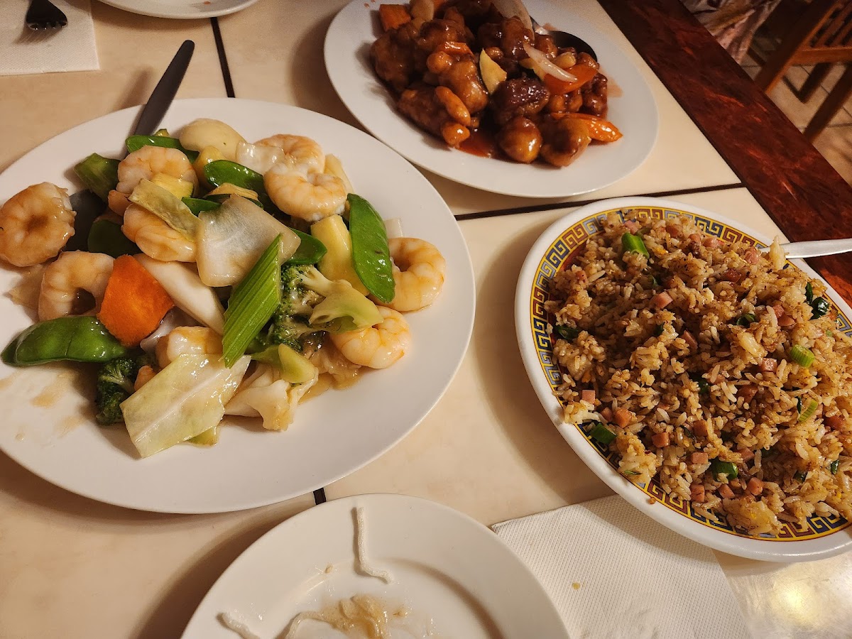 Chinese Smorgasbord - Photo 2