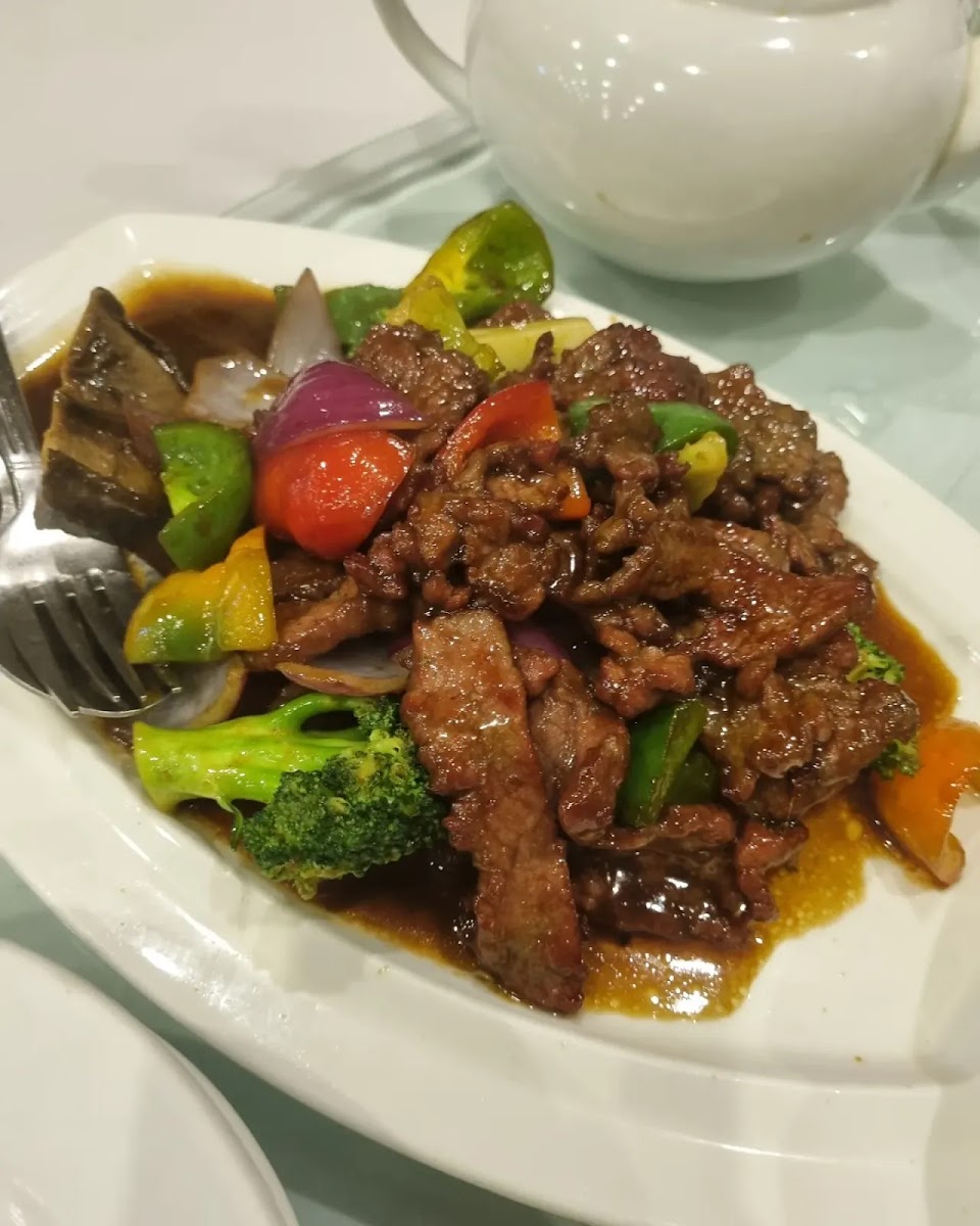 Parrot House Restaurant - Photo 9