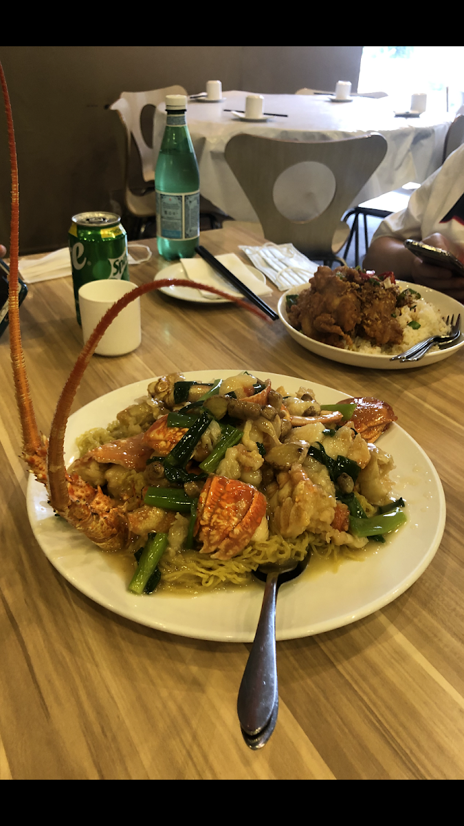 Parrot House Restaurant - Photo 1