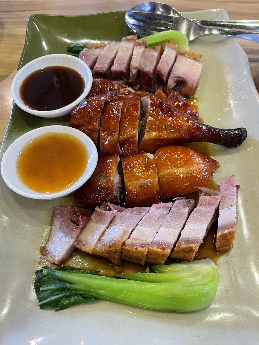 Parrot House Restaurant - Photo 4