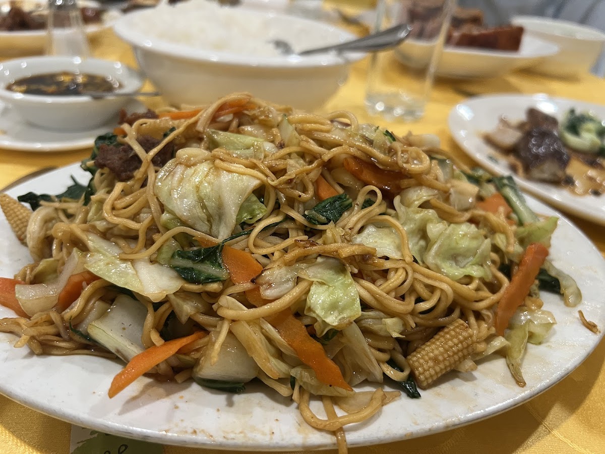 Royale Court Restaurant - Photo 1