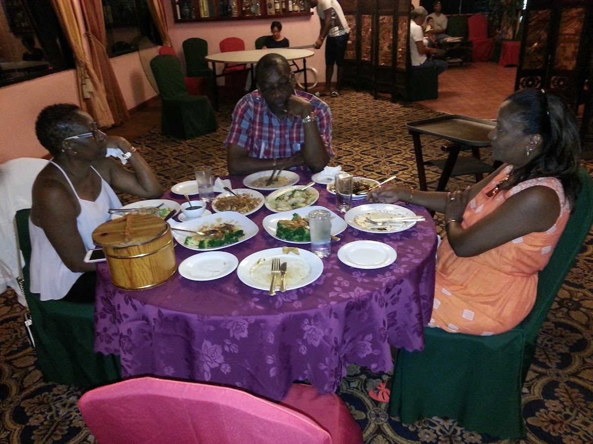 Royale Court Restaurant - Photo 2