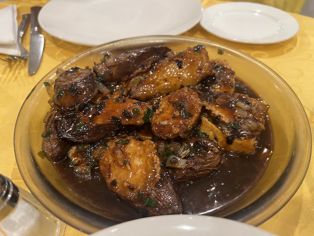 Royale Court Restaurant - Photo 4
