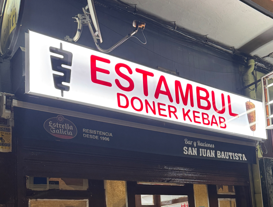 ESTAMBUL DONER KEBAB - Photo 3