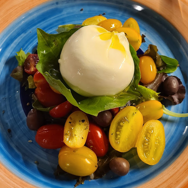 Caprese Salad with Burata Cheede