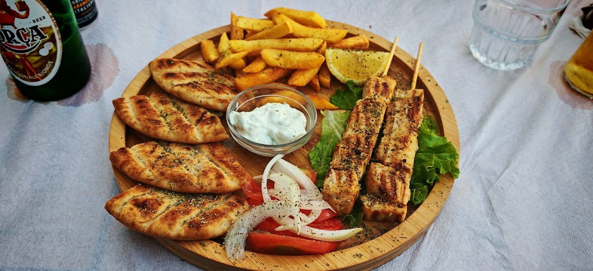 mediterranean tavern & gjiro - Photo 4