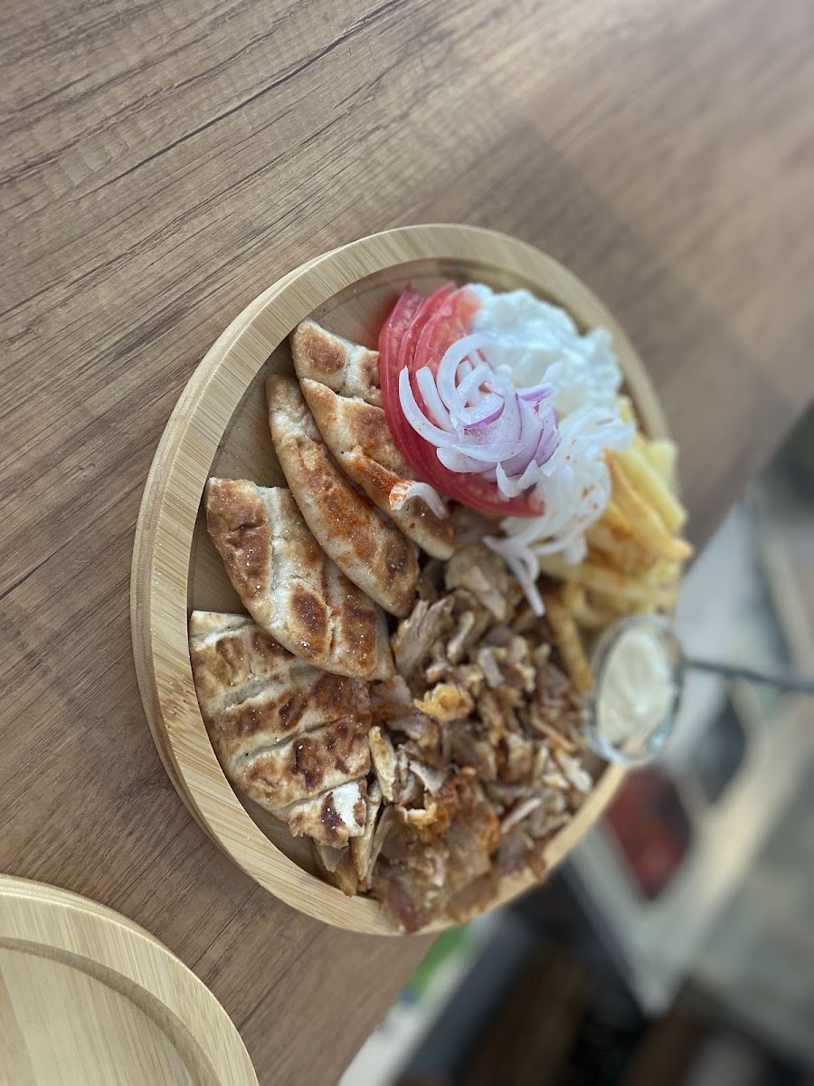 mediterranean tavern & gjiro - Photo 5