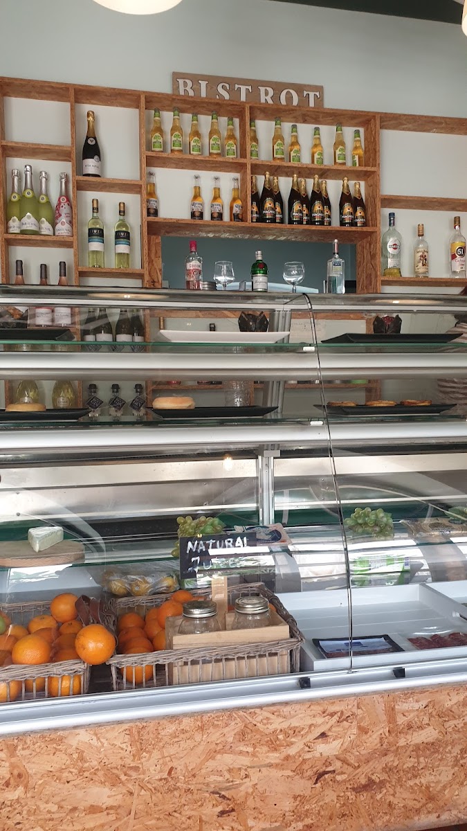 Bistro Voila - Photo 8
