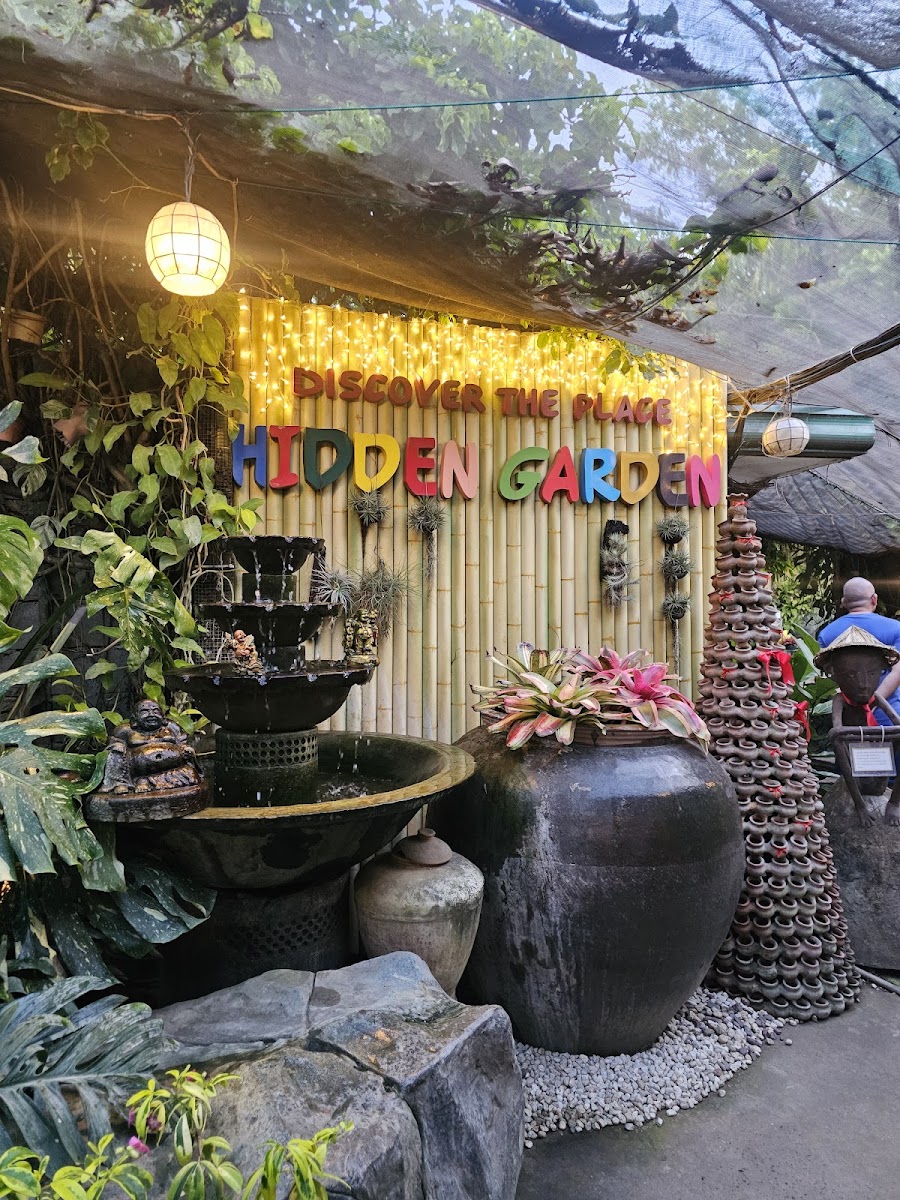 Hidden Garden - Photo 3