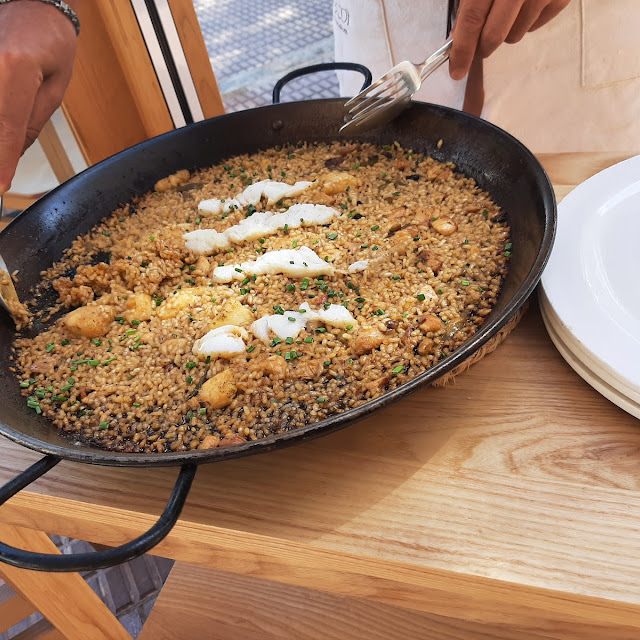 Paella Mit Kabeljau Und Pollo
