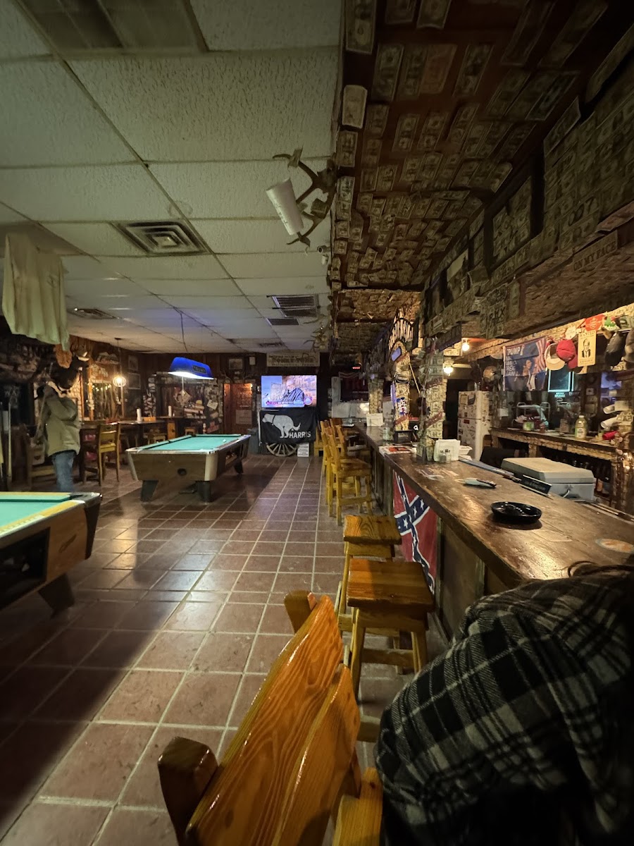 Circle Bar & Steakhouse - Photo 2