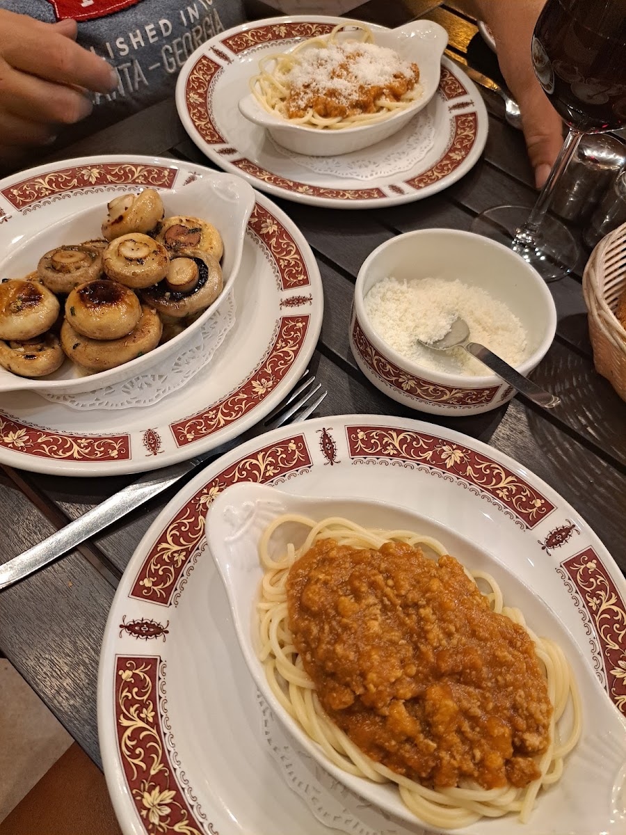 Valley View Restaurant - Photo 9