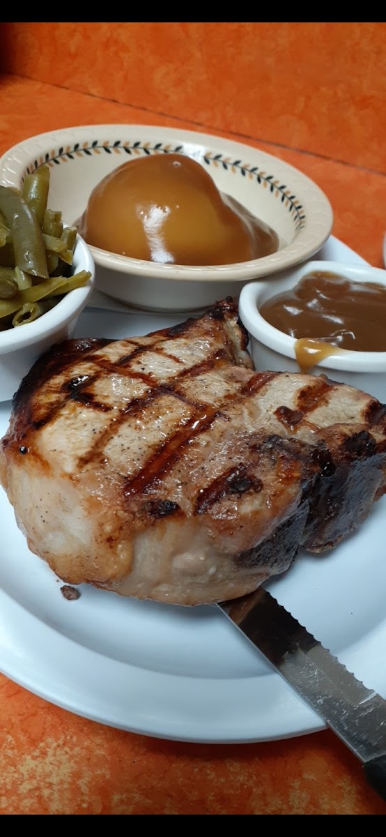 Country Roads Bar & Grill - Photo 2