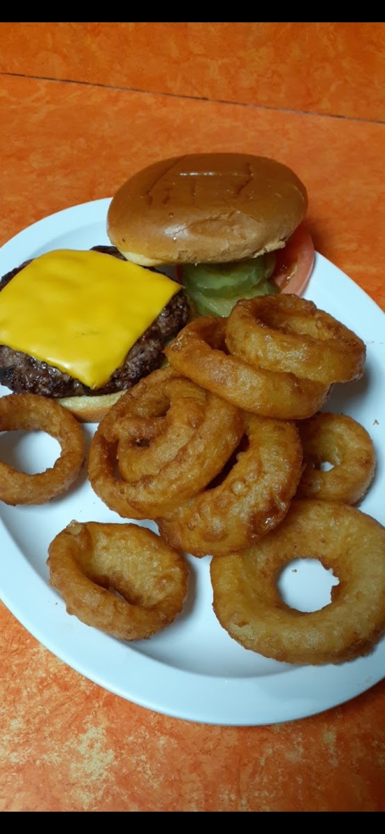 Country Roads Bar & Grill - Photo 5