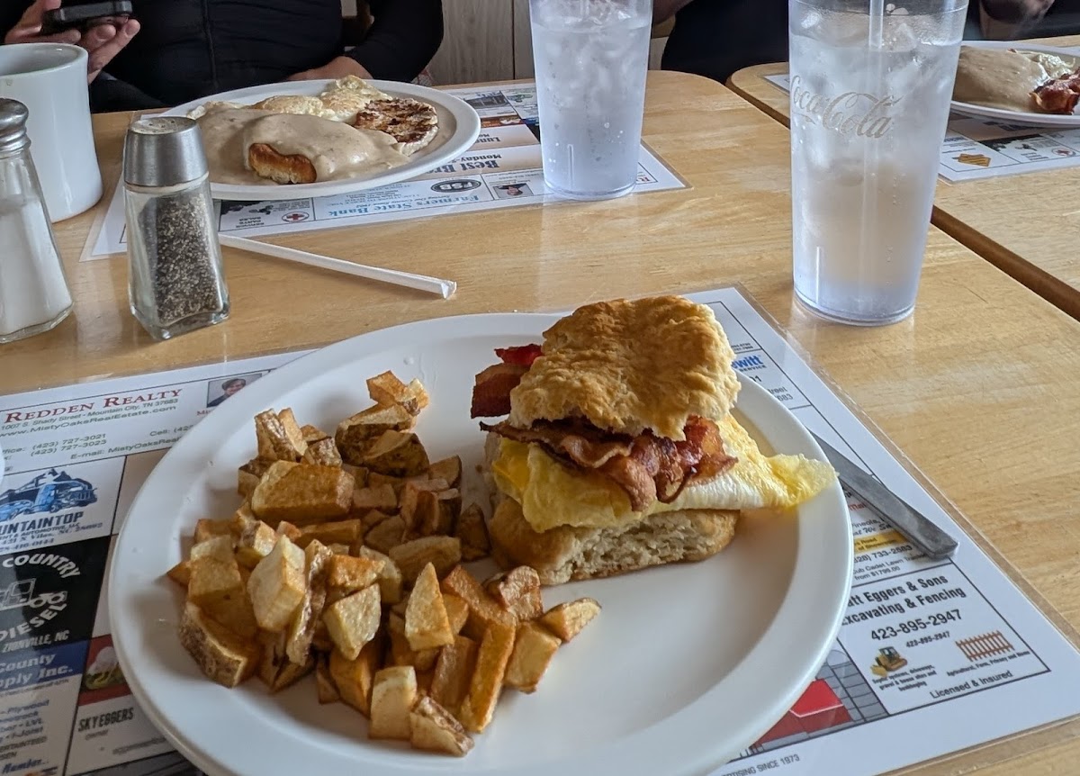 Jen's West Main Cafe - Photo 1