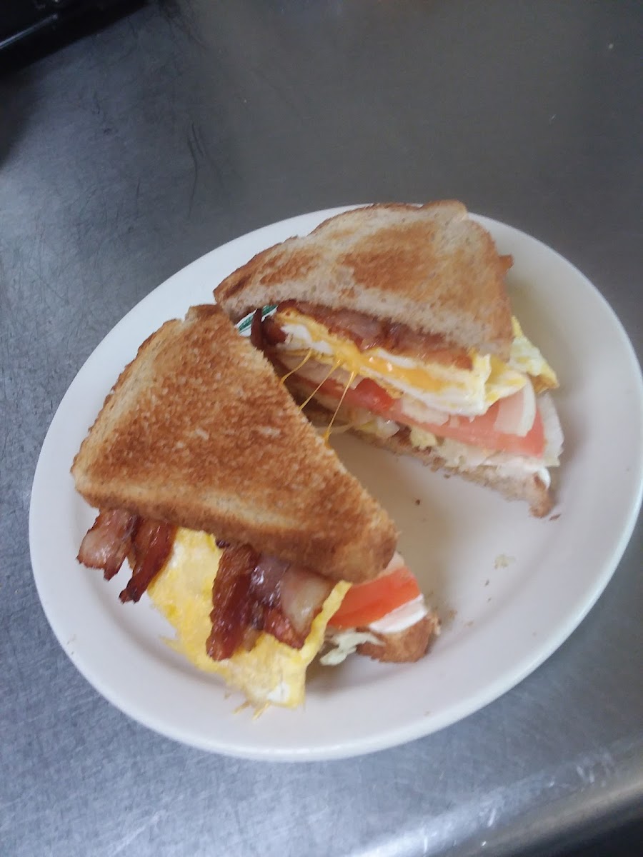 Jen's West Main Cafe - Photo 7
