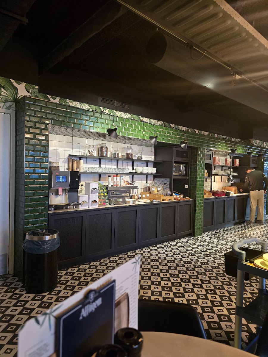 Skymaster Restaurant & Bar - Photo 2