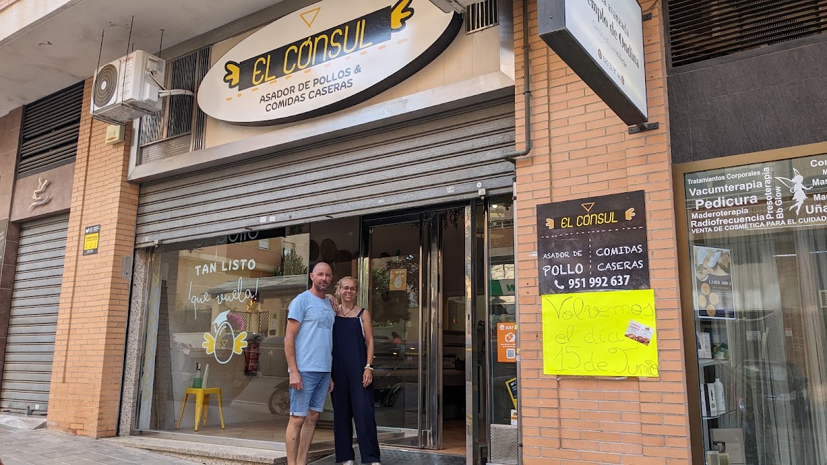 Asador de Pollos El Cónsul, La niña de los pollos