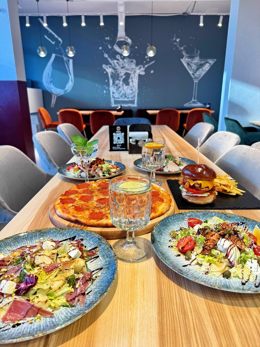 Burger&Pizza Bar - Photo 4