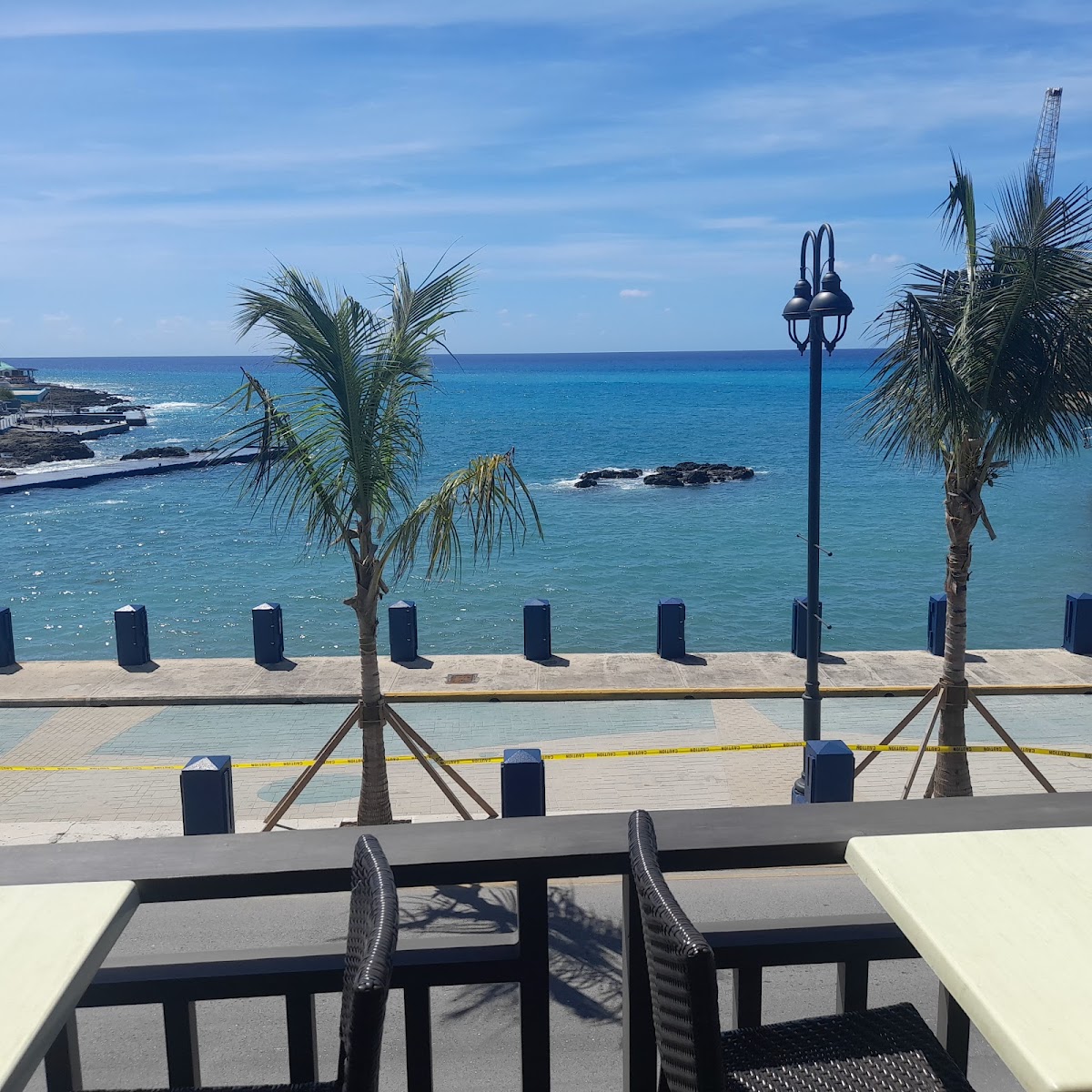 Sharkeez Bar - Photo 6