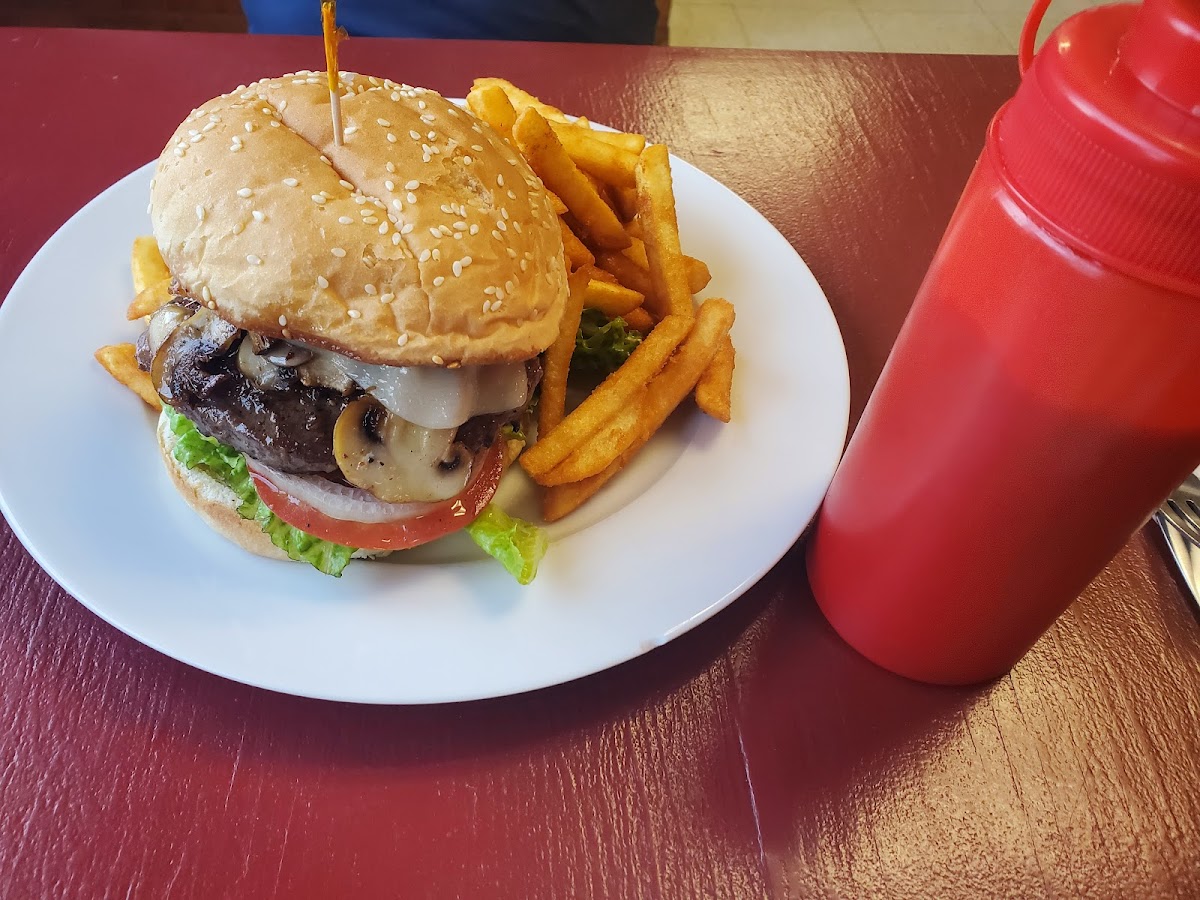 Lunchbox Diner - Photo 1