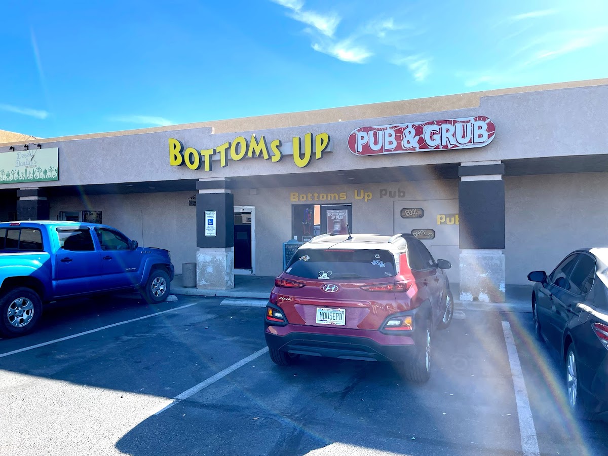 Bottoms Up Bar & Grill - Photo 2