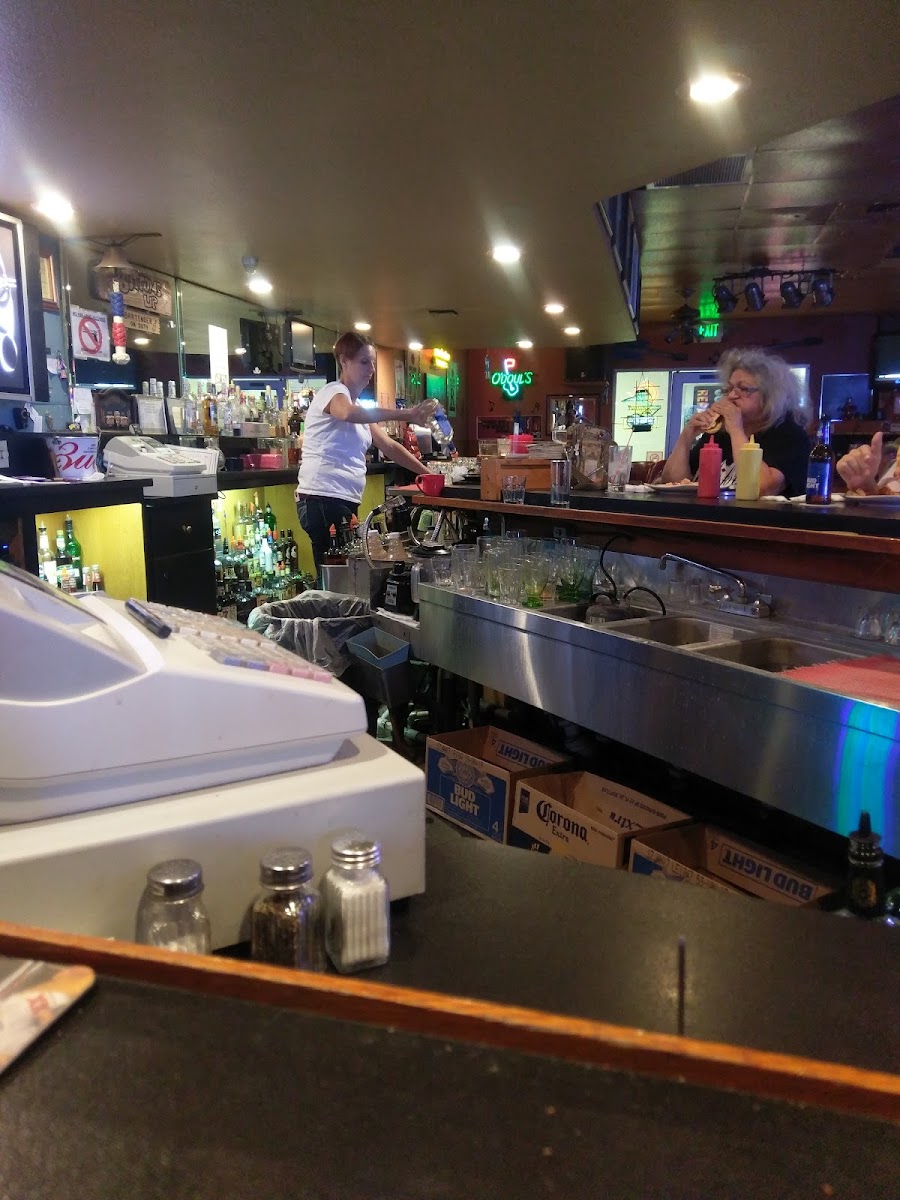 Bottoms Up Bar & Grill - Photo 8