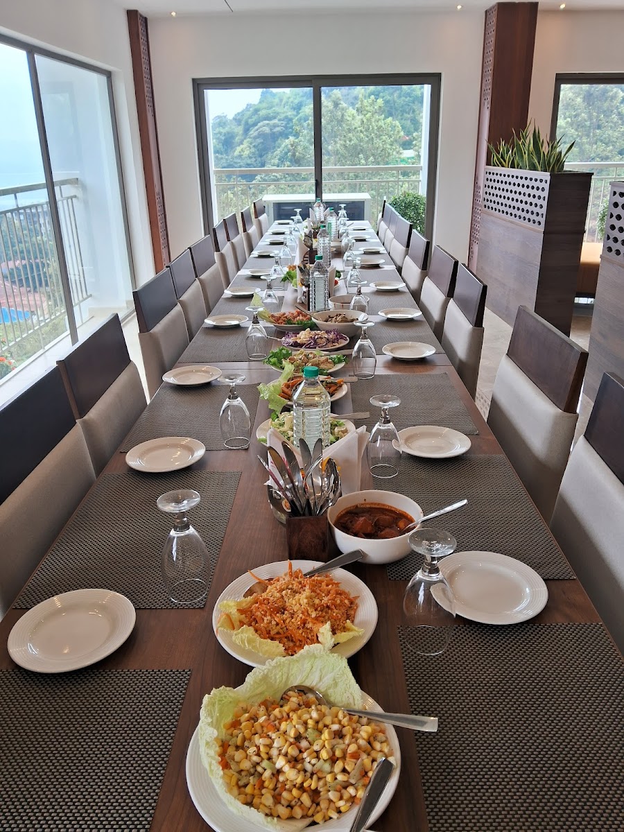 Raymi Multicuisine Restaurant - Photo 6