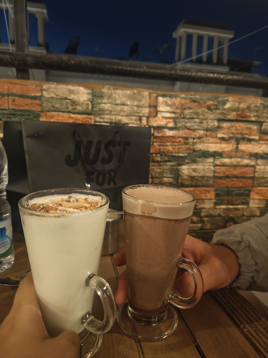 Up Town Cafe - Photo 3