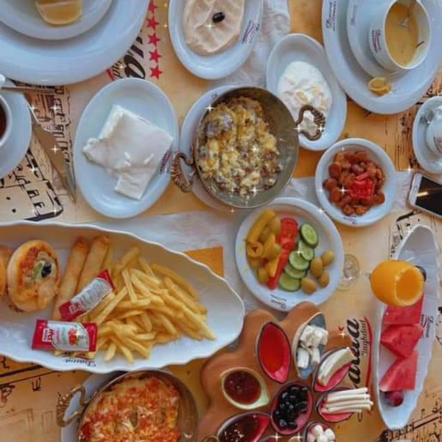 طبق مشكل اجبان وقيمر ومربى وعسل