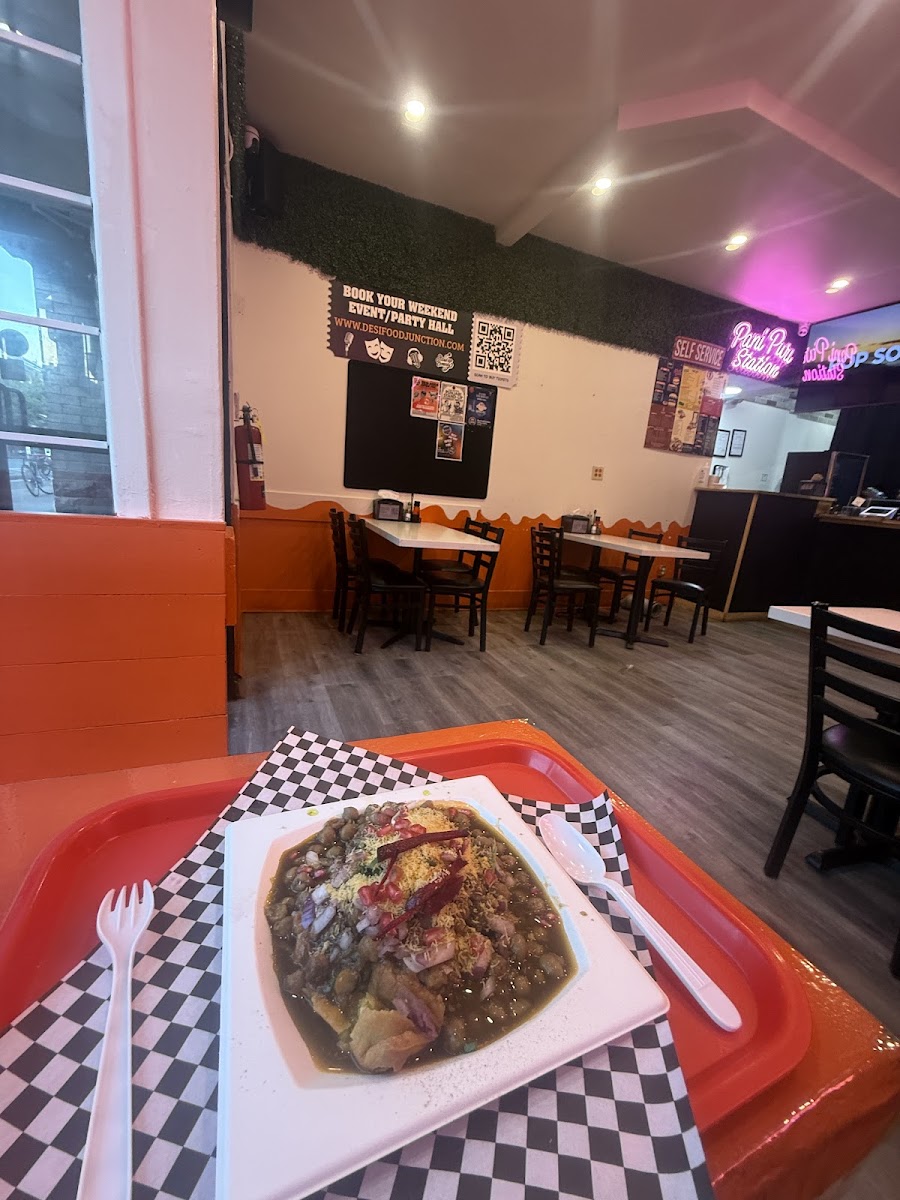 Desi Food Junction - Indian Restaurant - Photo 4