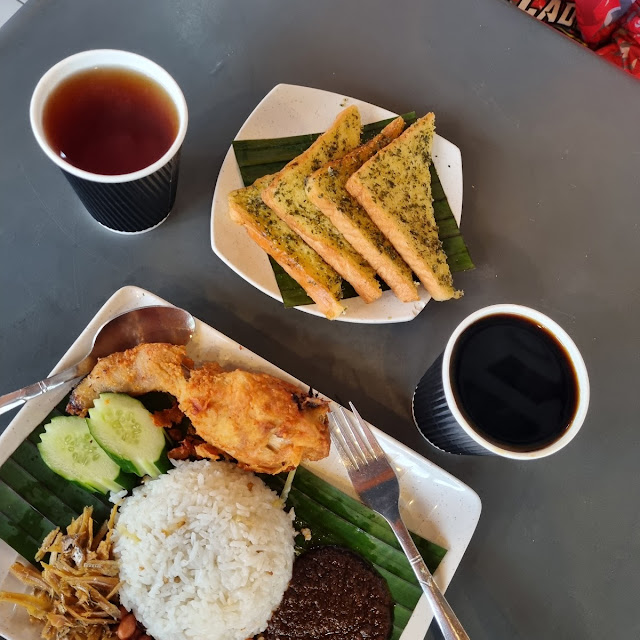 Nasi Lemak Telur Mata Sausages