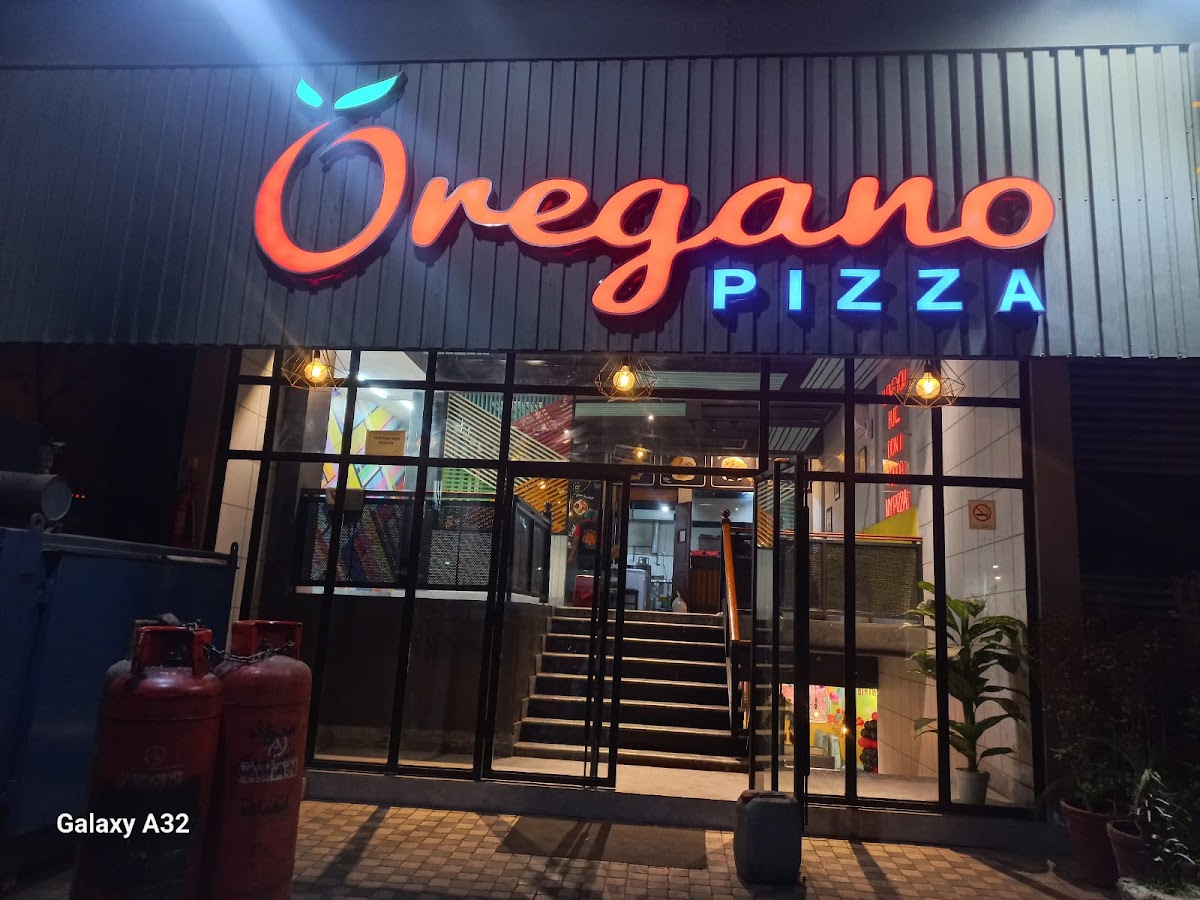 Oregano Pizza - Photo 3