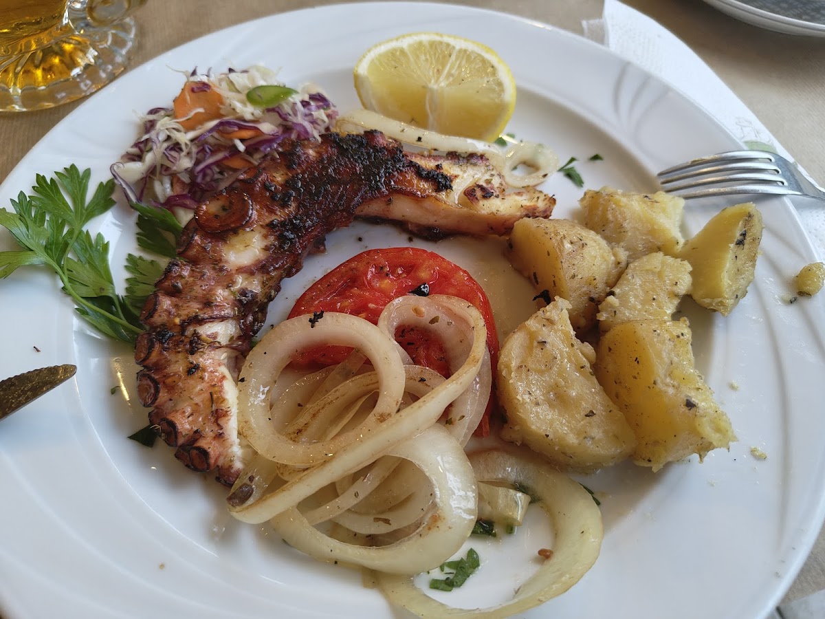 Sousouro Restaurant - Photo 4